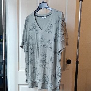 Jane and Delancey Floral V-Neck Tunic - Gray